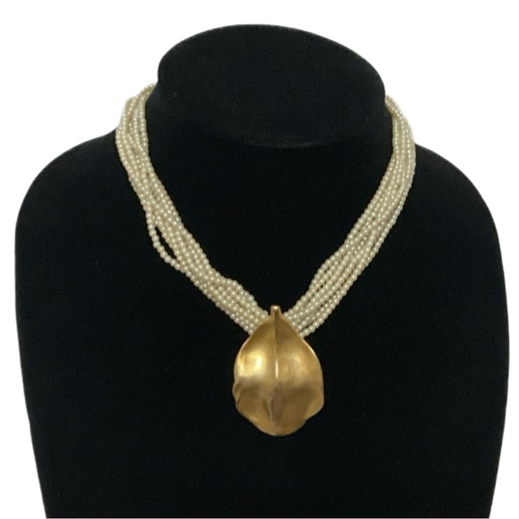 Necklace - Multi-strand Small Pearls with Gold Leaf Pendant - Picture 4 of 4